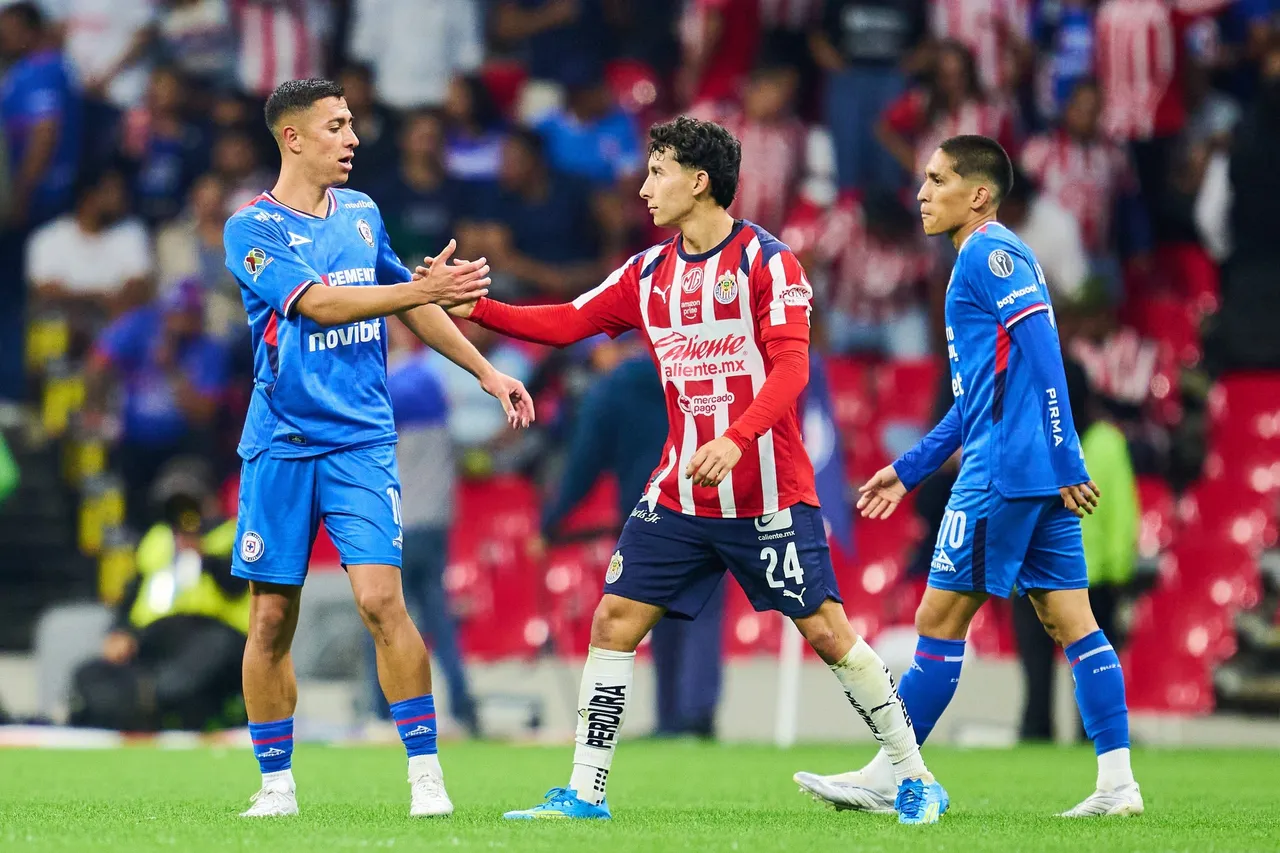 as Chivas de Guadalajara, equipo entrenado por el argentino Gabriel Milito, empataron este miércoles 2-2 en su visita al Cruz Azul, en el partido de ida de su serie de semifinales del torneo