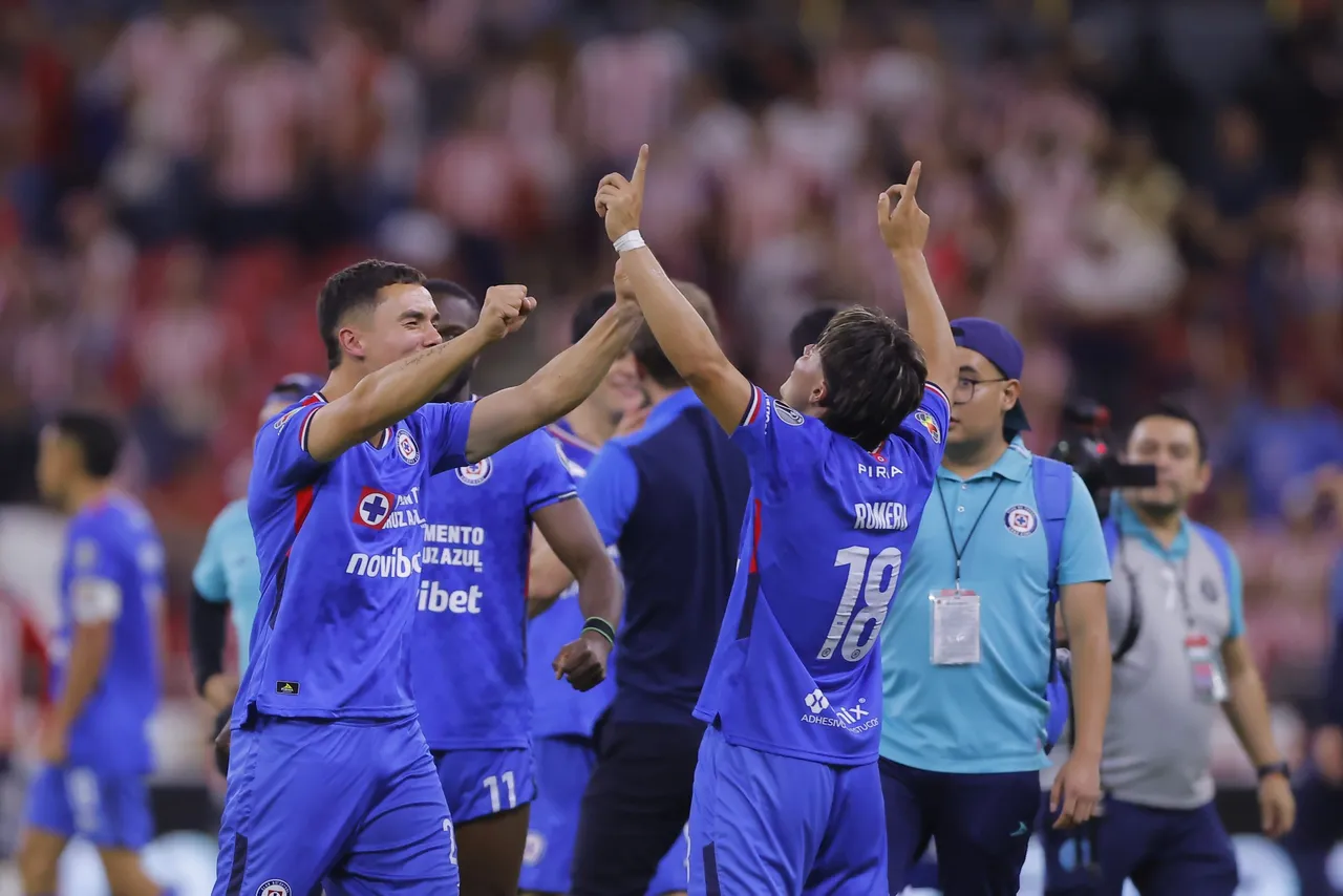 El Cruz Azul, donde juega el colombiano Kevin Mier, derrotó este sábado 1-2 al Guadalajara para avanzar a la final del torneo de Clausura 2026.