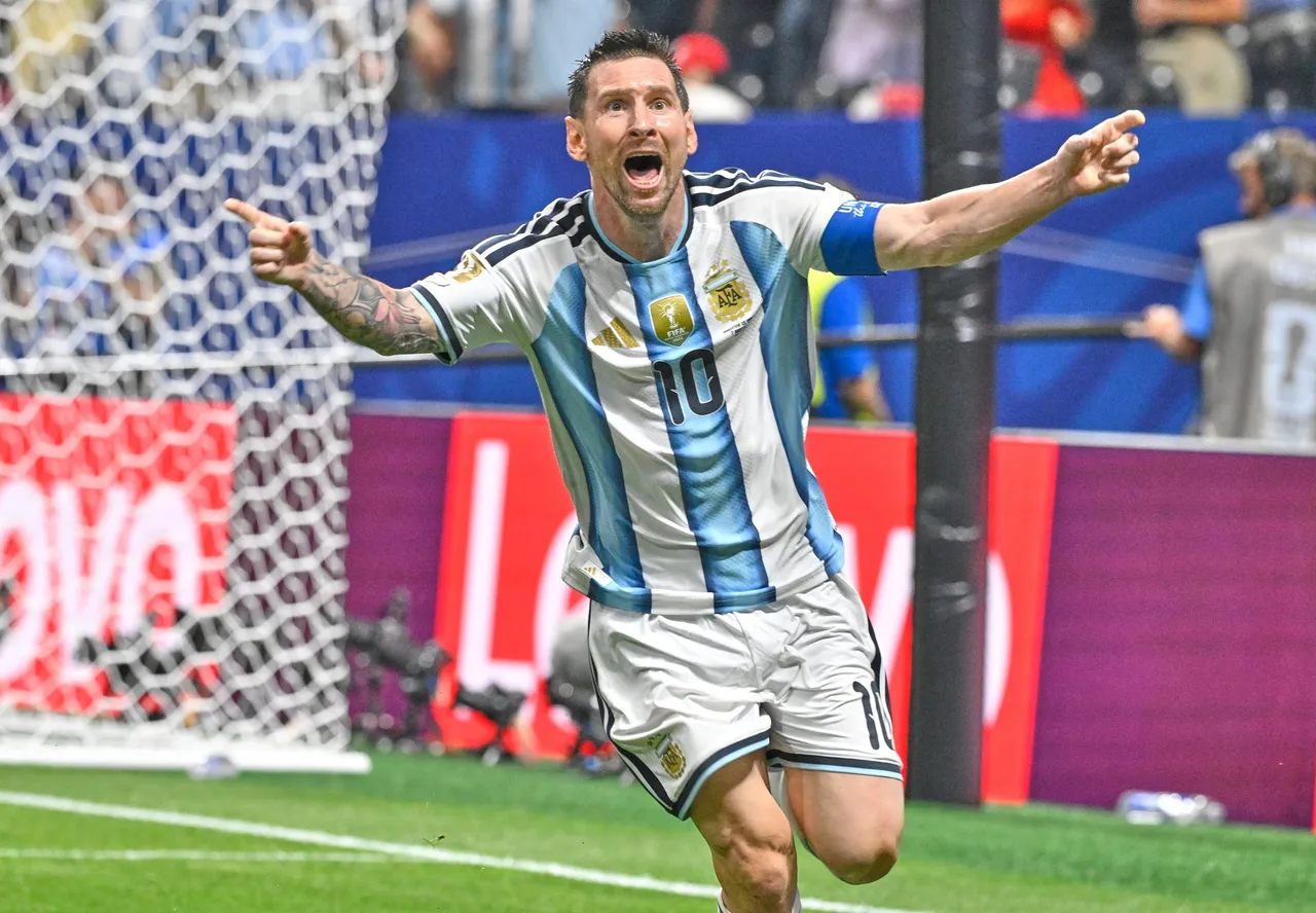 Los goles de Enzo Fernández, decisivo con un cabezazo en el minuto 93; Lionel Messi, en el 84, y Cristian ‘Cuti’ Romero, en el 79, remontaron este martes dos goles en contra frente a Egipto (3-2) en su partido de los octavos de final del Mundial 2026 para clasificar a la vigente campeona Argentina para cuartos.