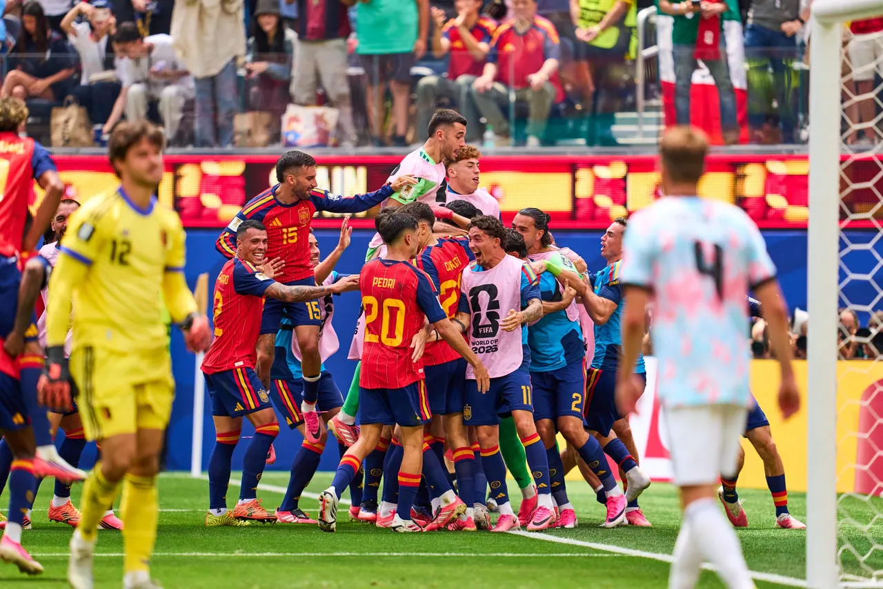 España se clasificó a semifinales del Mundial, por segunda vez en su historia, en un partido que repitió el guión de los octavos.