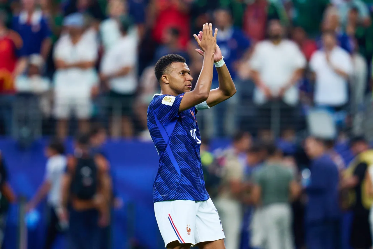 Kylian Mbappé, capitán de la selección francesa, fue crítico con el desempeño de su equipo, tras perder por 0-2 ante España en las semifinales