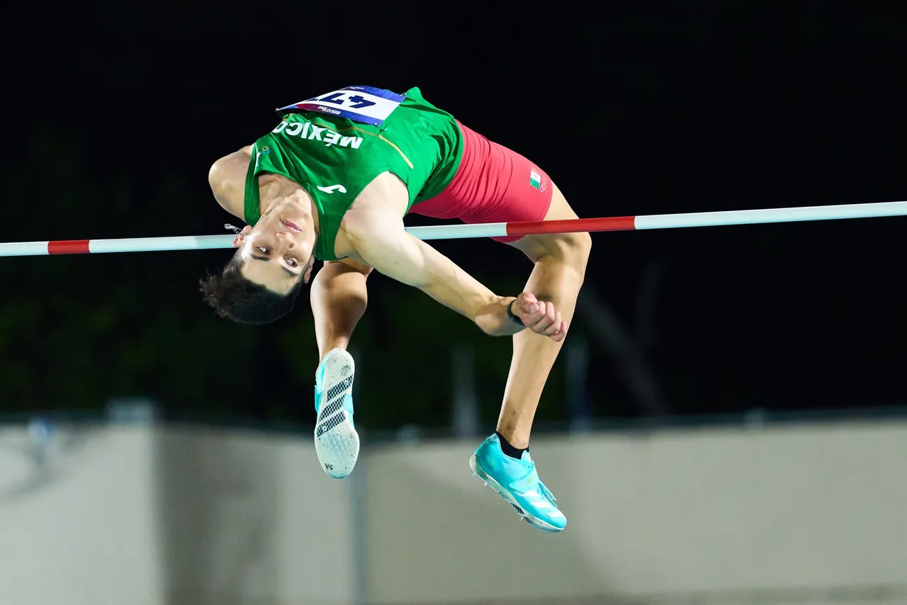 Otra de las grandes actuaciones mexicanas llegó en el salto de altura, donde los hermanos chihuahuenses Erick Portillo y Jair Portillo protagonizaron una intensa competencia junto al cubano Luis Zayas.