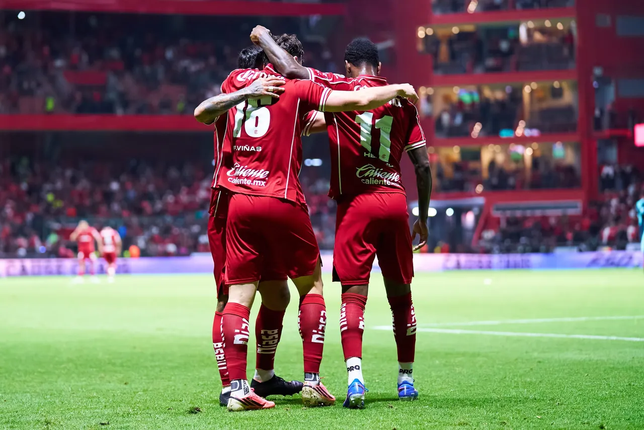 El uruguayo Federico Viñas anotó un gol en el triunfo 3-0 del Toluca sobre el campeón Seattle Sounders en su presentación en la primera jornada