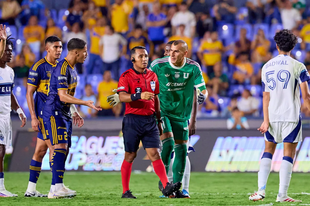 Nahuel Guzmán volvió a quedar en el centro de la controversia después de ser expulsado durante el partido entre Tigres