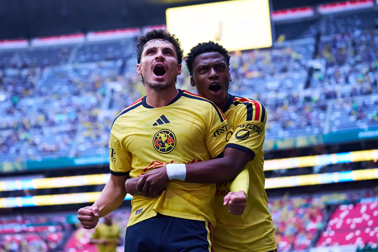 Óscar Perea y Osvaldo Arriaga marcaron para los azulcremas, que aprovecharon la expulsión de Robson Bambu al inicio del segundo tiempo para dominar el encuentro. Con este resultado, América supera por un punto a Monterrey y Atlas.