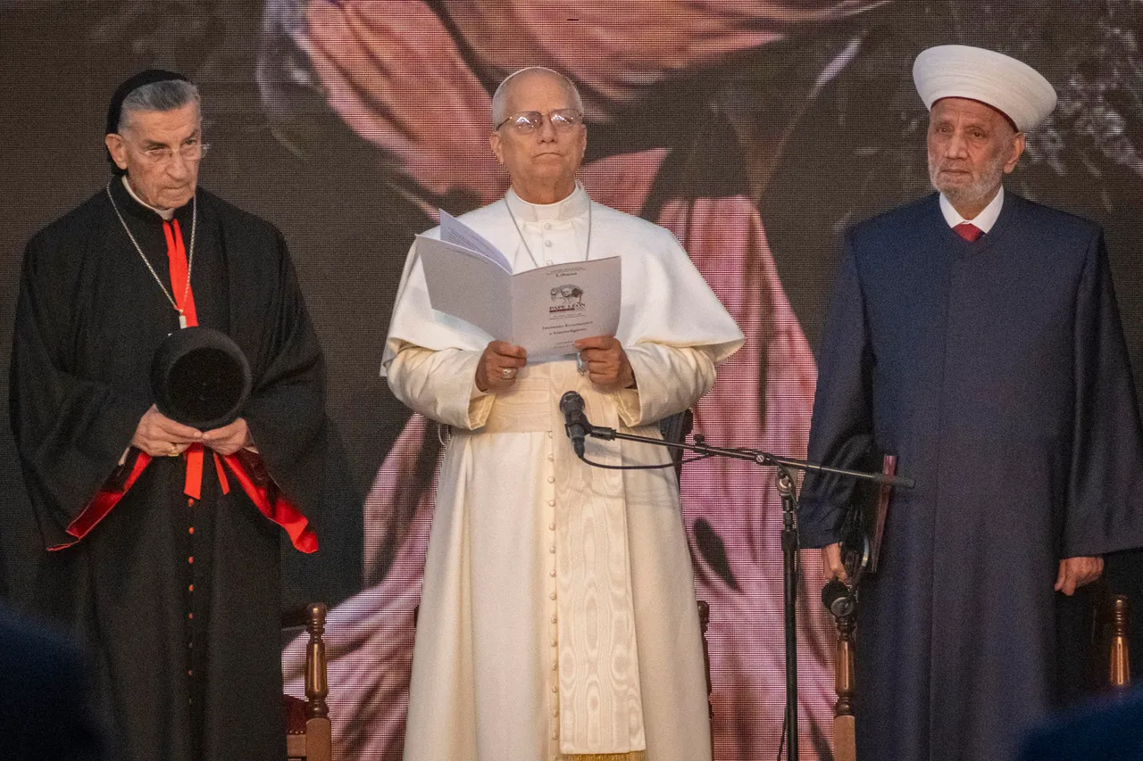 El papa reza ante la tumba del santo Charbel y pide paz para Líbano y todo Oriente Medio