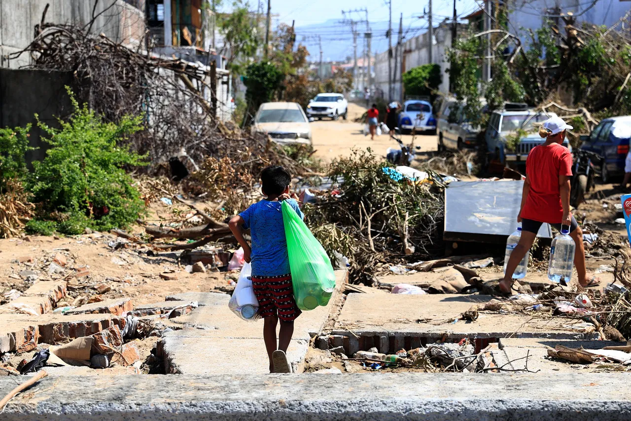 México planea reconstruir Guerrero en menos de dos años tras el impacto del huracán Otis