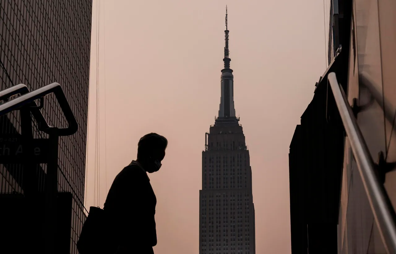 Smoke from Canadian wildfires engulfs New York