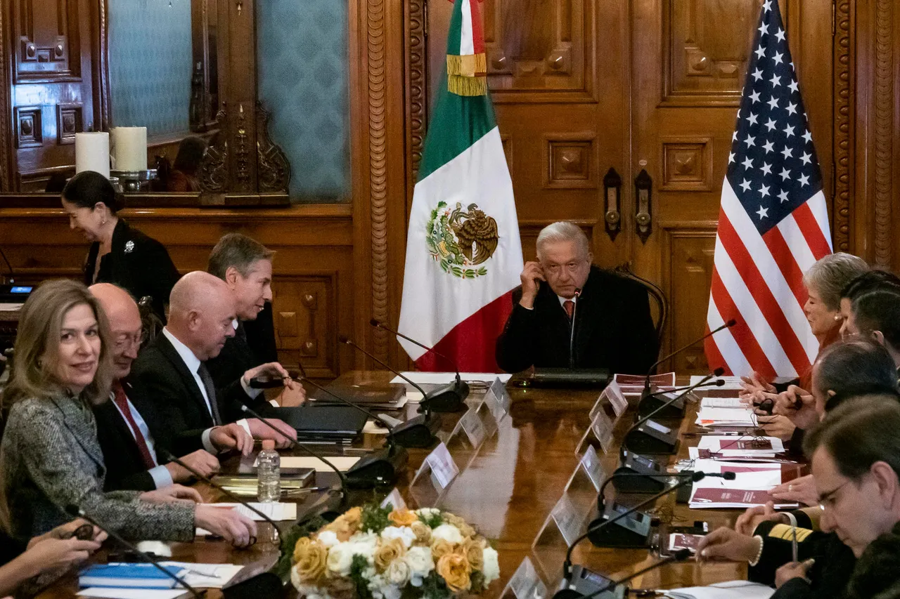 López Obrador y Blinken se reúnen en México para abordar el repunte del flujo migratorio