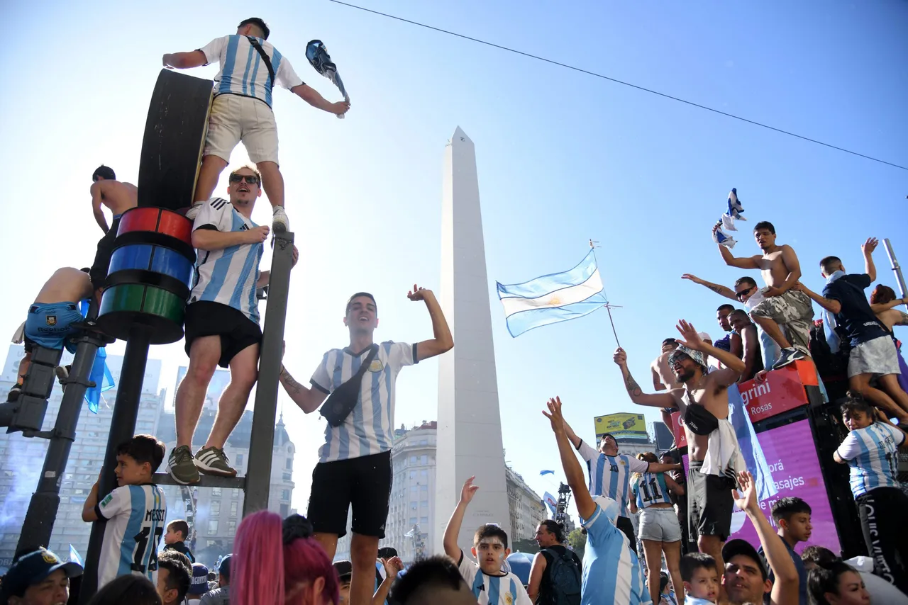 Aficionados de Argentina celebran el título del Mundial de Qatar 2022