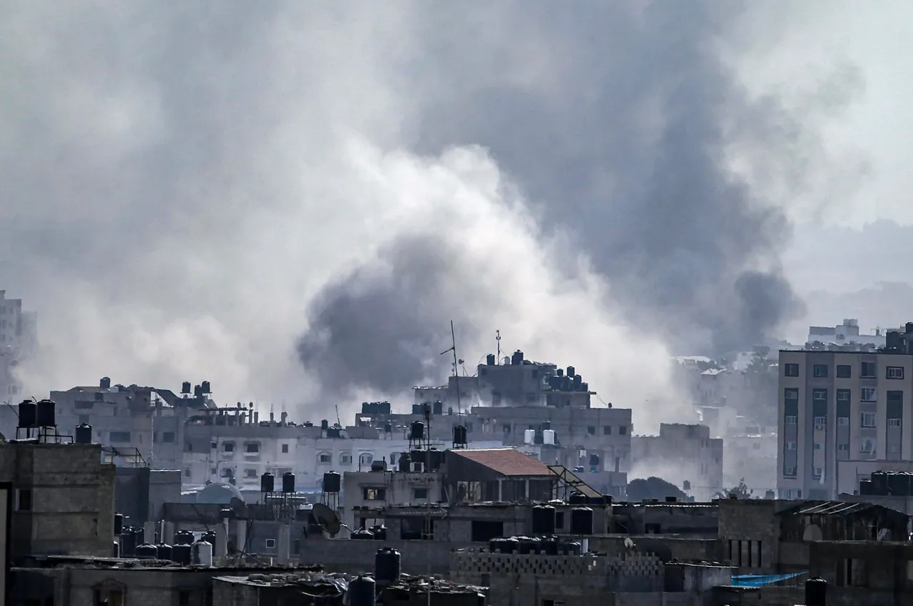 Israeli air strikes target Tel al-Hawa neighborhood in Gaza City