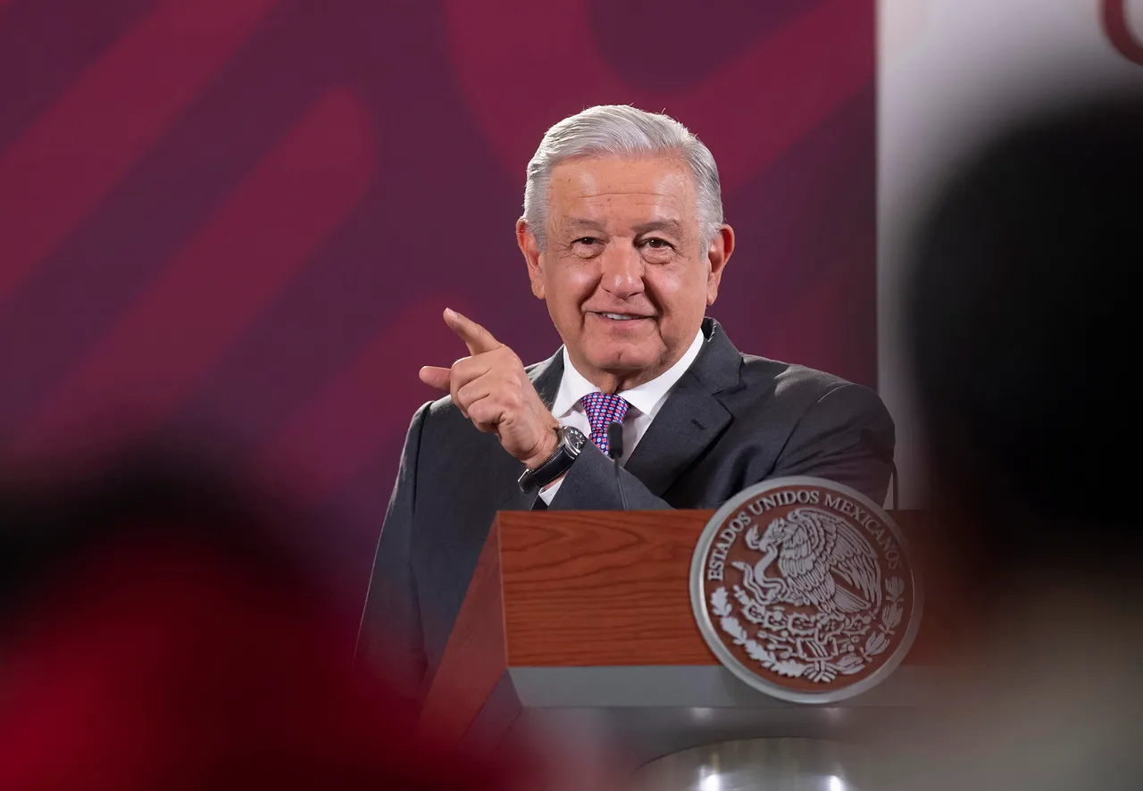 López Obrador no prevé inestabilidad política en Ecuador ante disolución de Parlamento