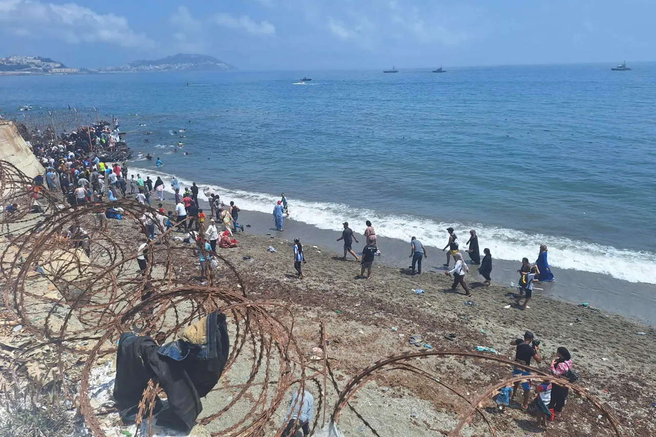 Ceuta pide el cierre de la frontera con Marruecos por la entrada de miles de migrantes
