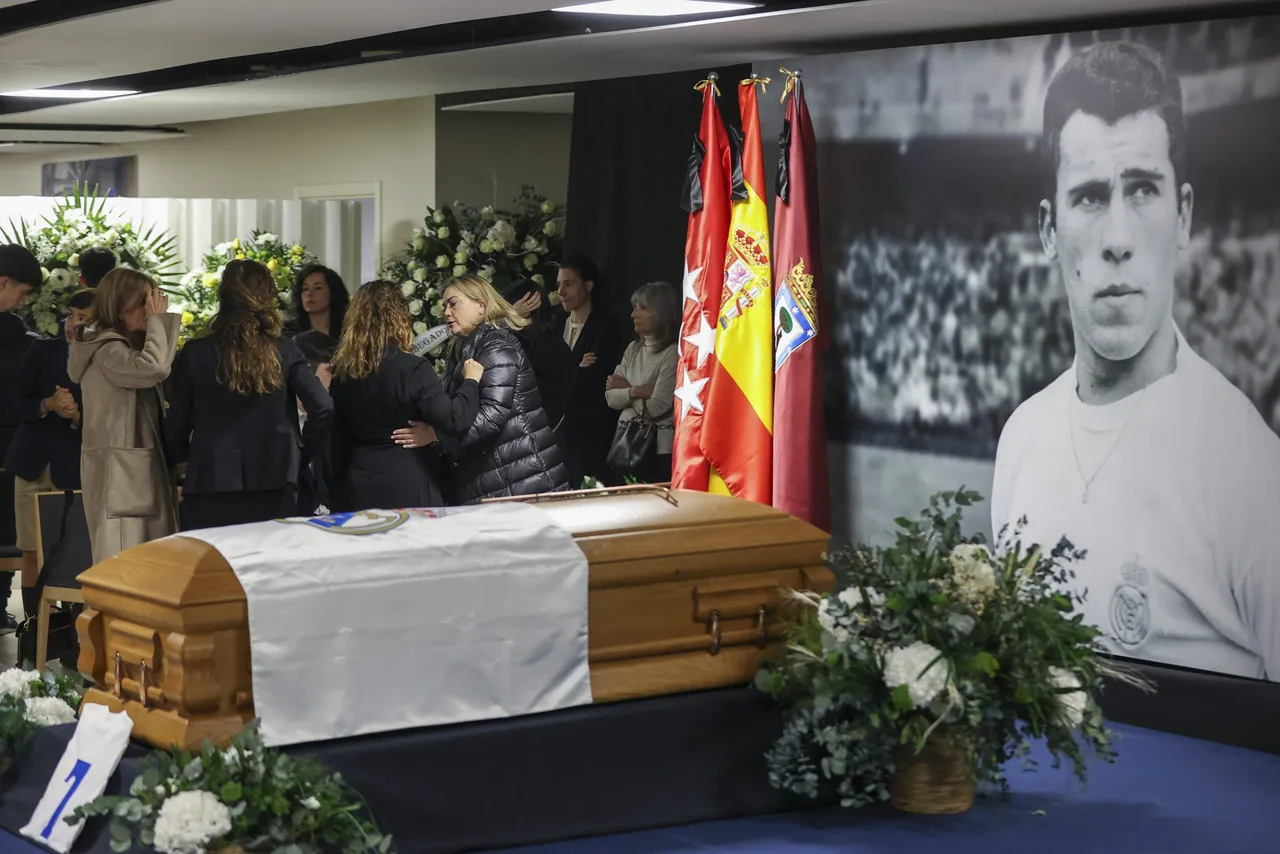 El Real Madrid abre la capilla ardiente de Amancio