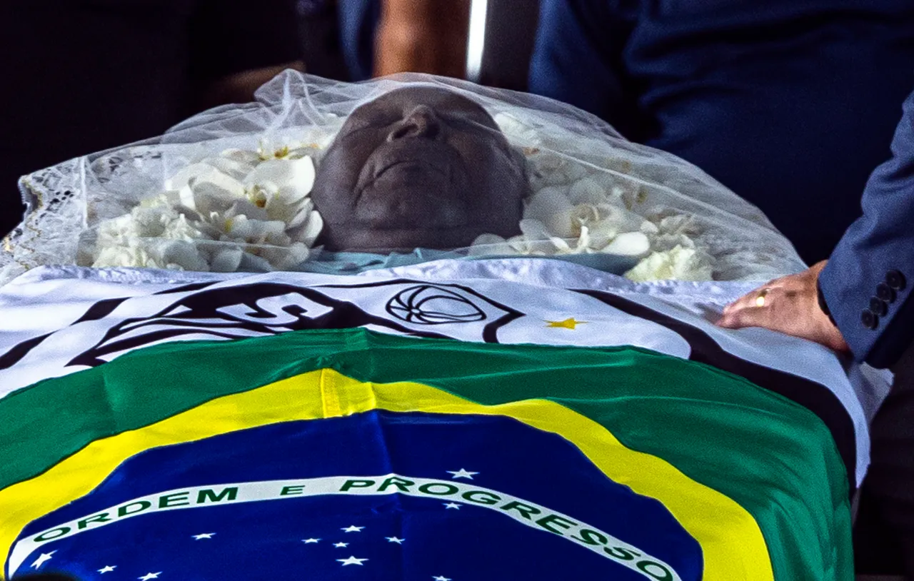 Brasil despide al &#8220;Rei&#8221; Pelé en velatorio en el estadio Vila Belmiro de Santos