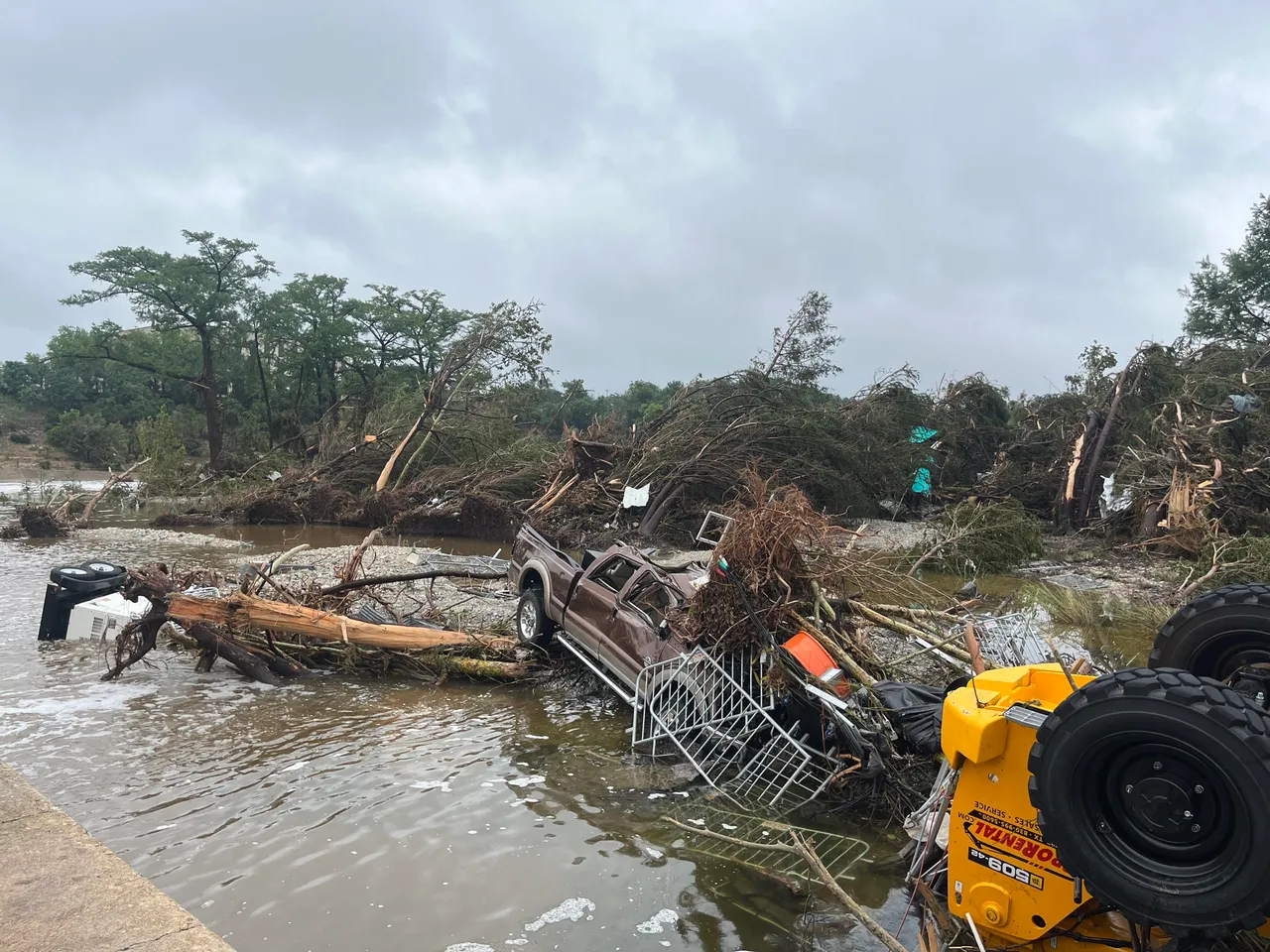 No nos detendremos: continúan las búsquedas tras devastadora inundación en Texas