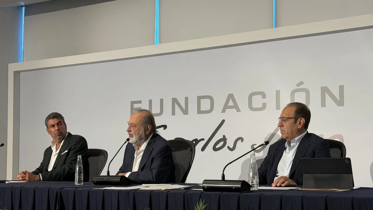 Carlos Slim destaca estabilidad económica y apuesta por inversión en México