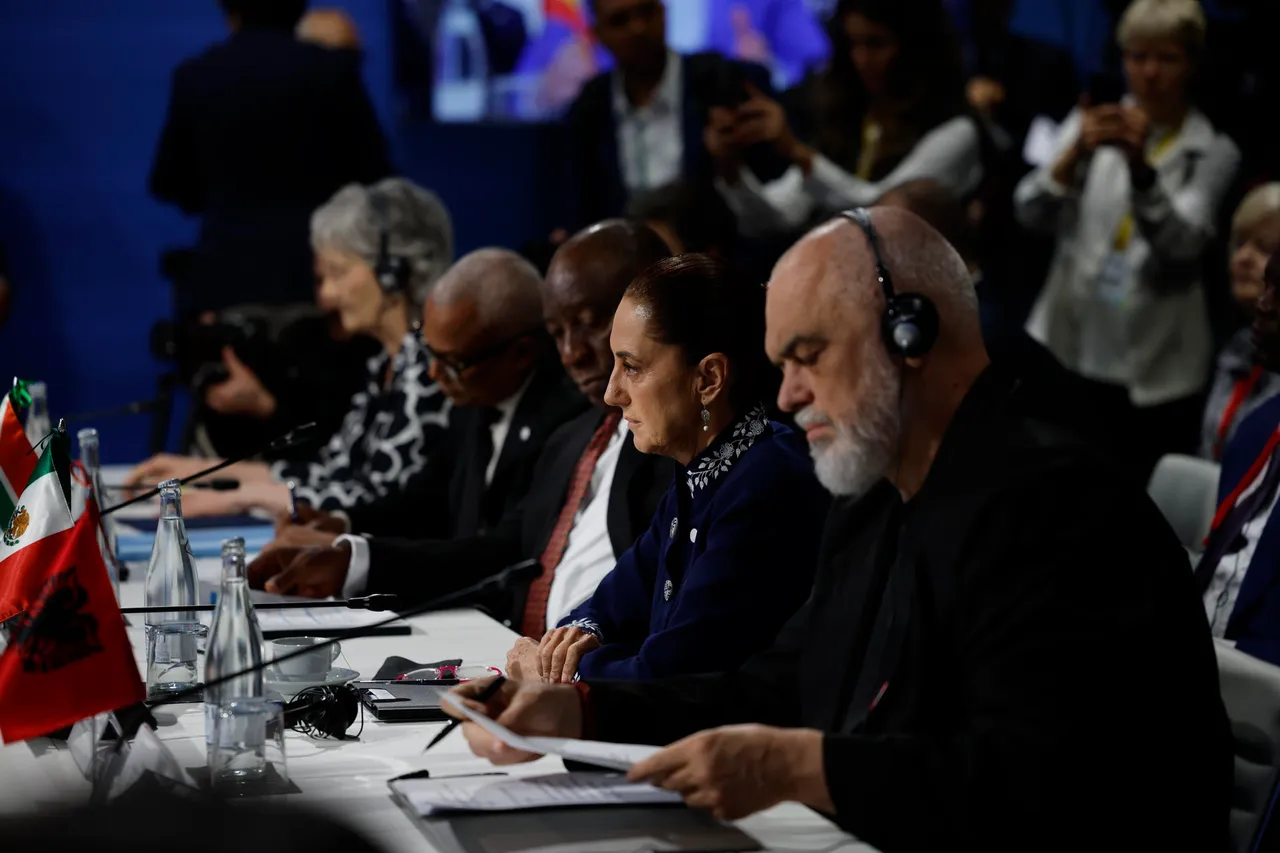 Reconocen liderazgo de la presidenta Sheinbaum en la IV Cumbre en Defensa de la Democracia de Barcelona