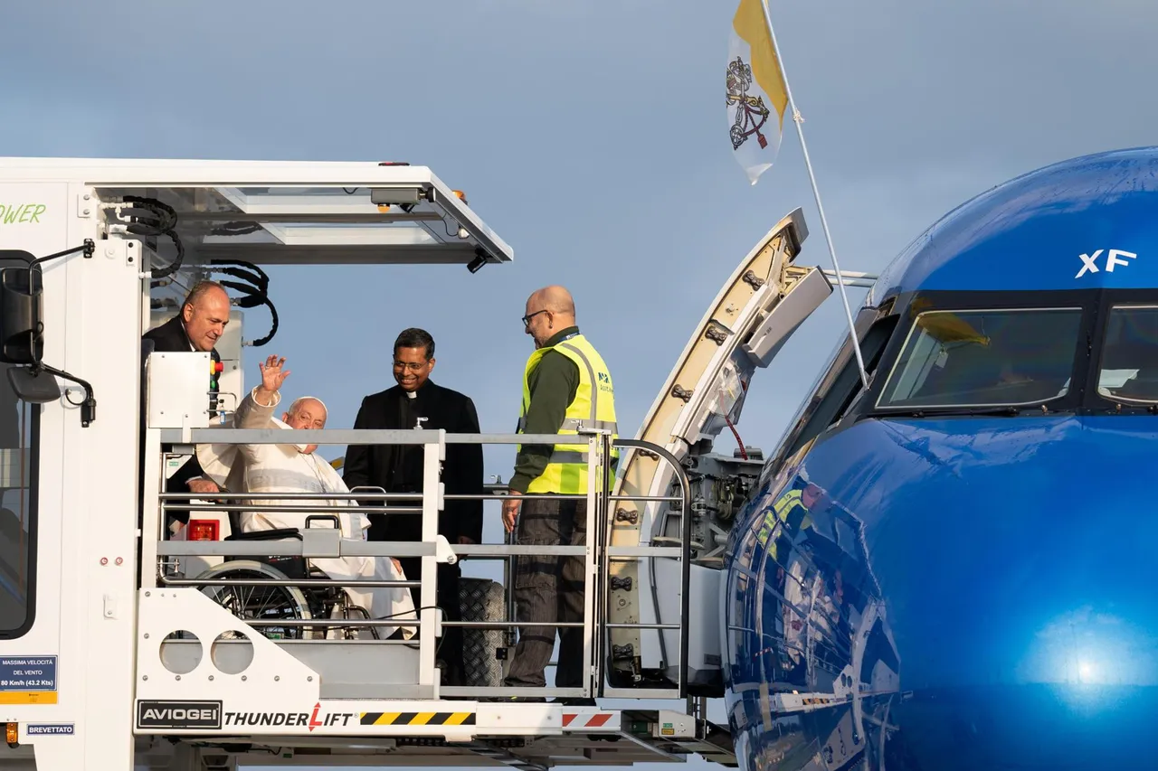El papa emprende su viaje a Luxemburgo y Bélgica