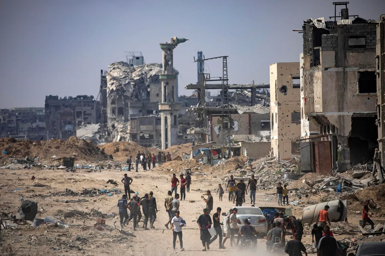 Palestinos inspeccionan los daños en Khan Younis tras la operación militar israelí