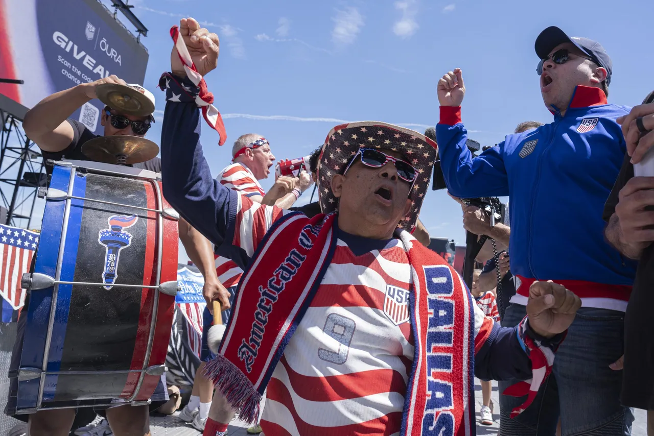 Un aficionado de la selección de fútbol de Estados Unidos