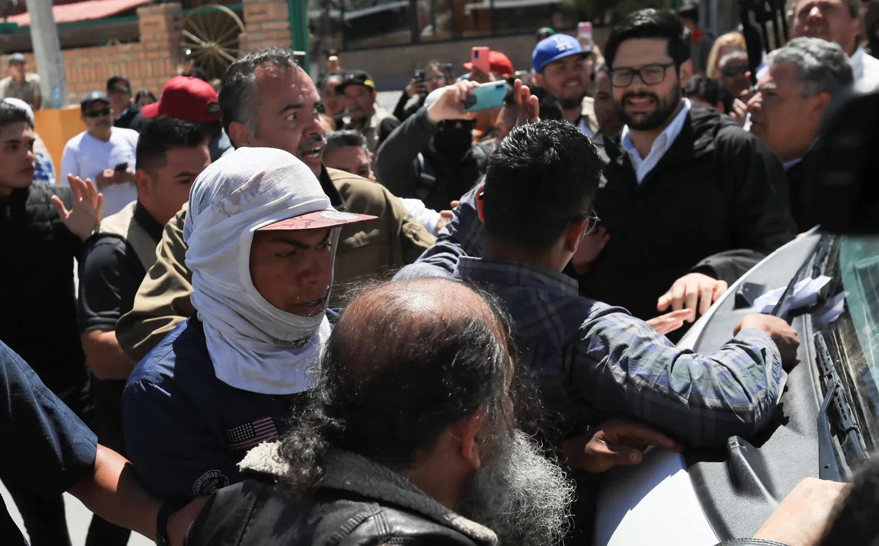Decenas de migrantes reclaman justicia a López Obrador en norte de México
