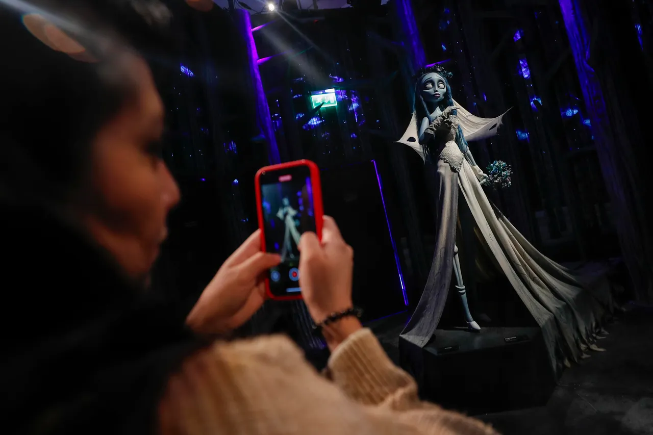 El Laberinto de Tim Burton llega a México, una encrucijada analógica de su universo