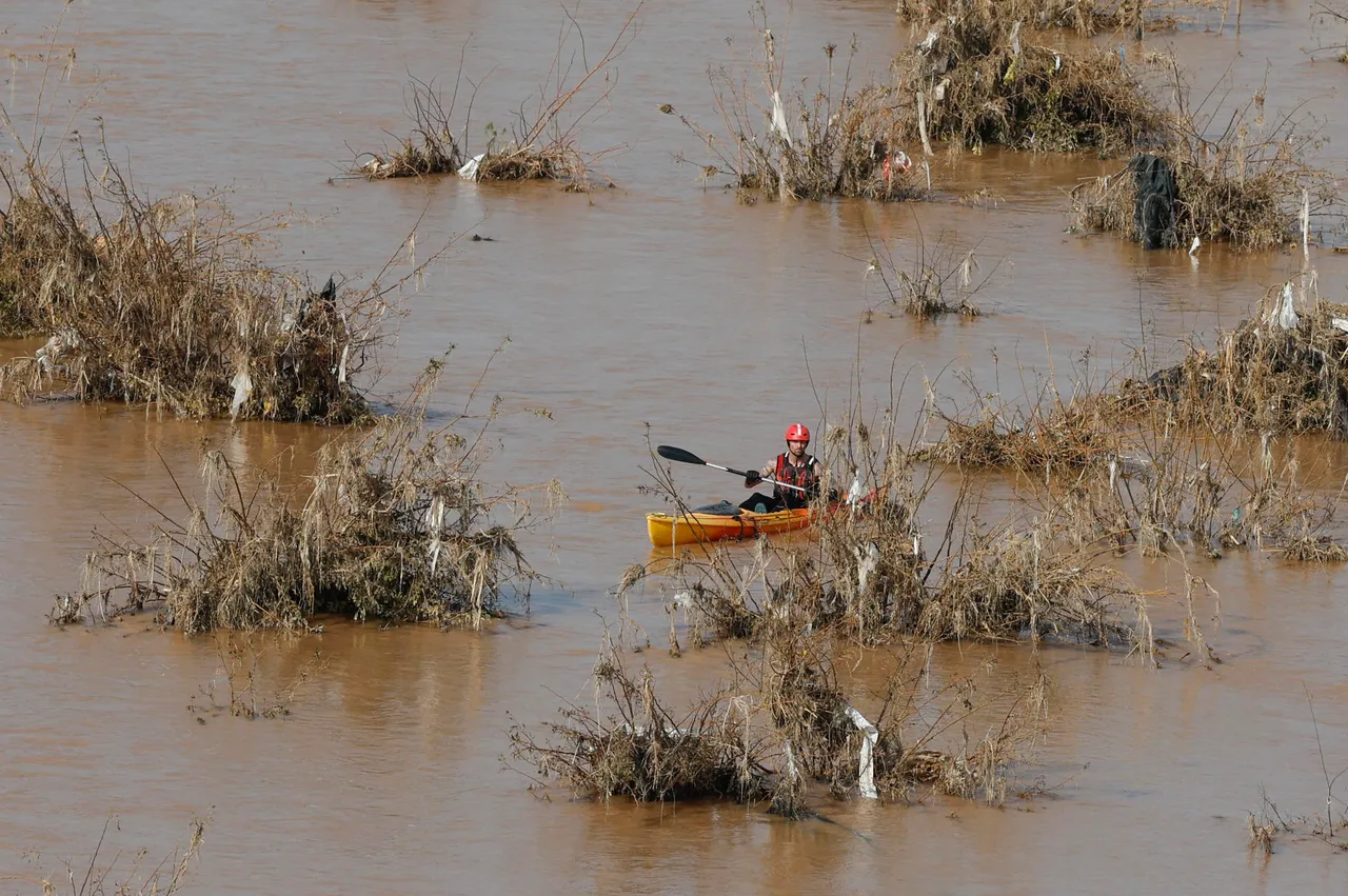 Búsqueda de víctimas mortales en el río Turia