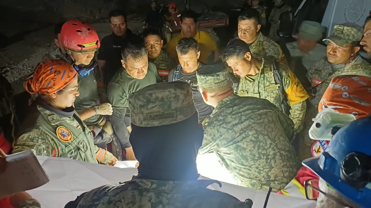 Autoridades recuperan cuerpo de tercer trabajador en Mina Santa Fe