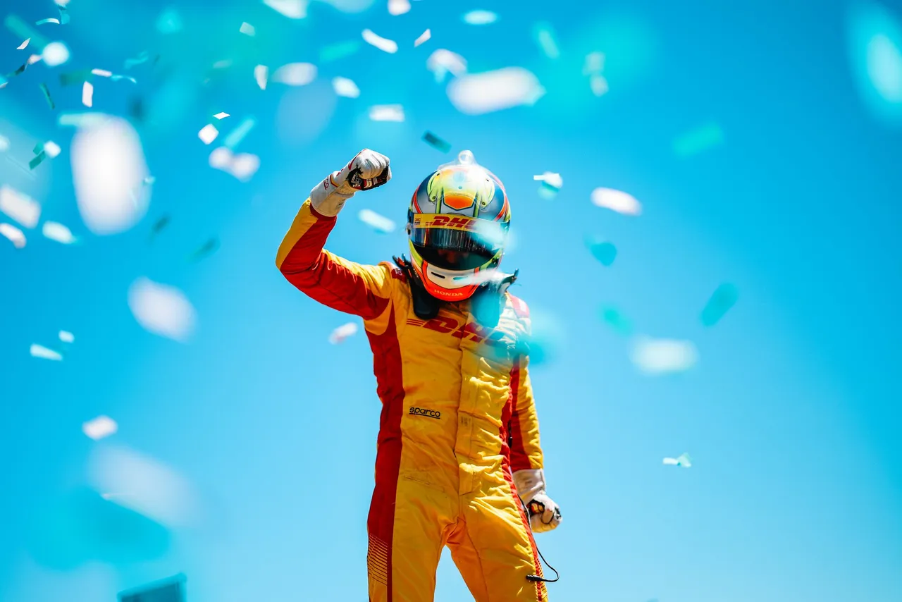 Álex Palou reina en Laguna Seca y acaricia su cuarto título de la IndyCar