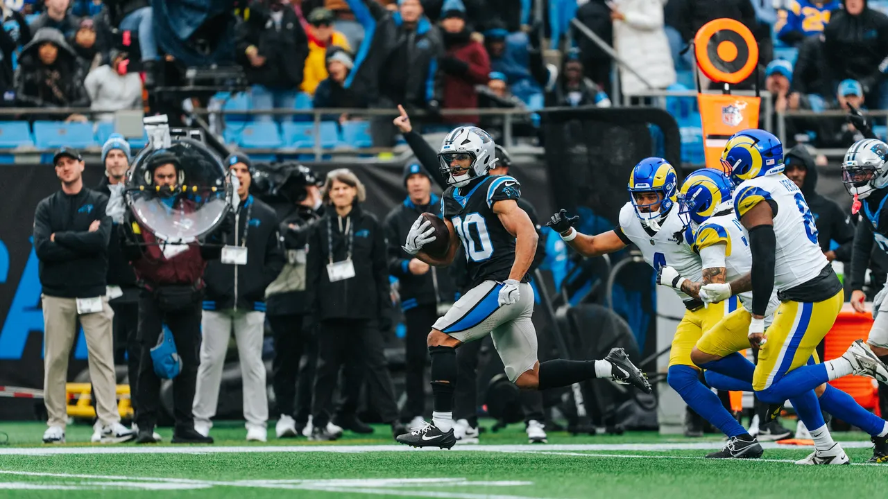 Los Carolina Panthers sorprendieron este domingo con su victoria 31-28 sobre Los Angeles Rams, el mejor equipo de la NFL, en partido de la semana 13 de la temporada.