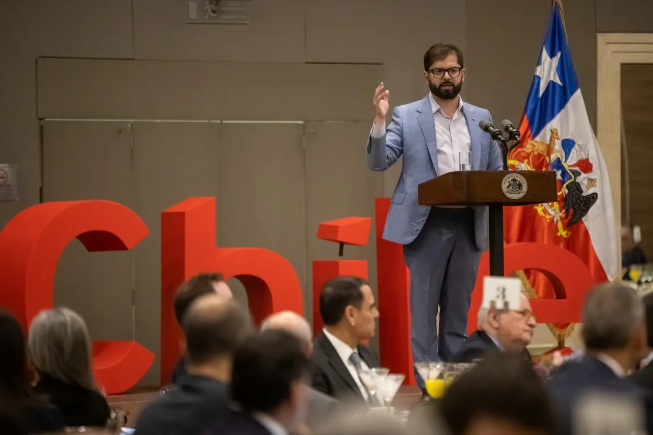Boric promueve a Chile como una oportunidad para las inversiones mexicanas