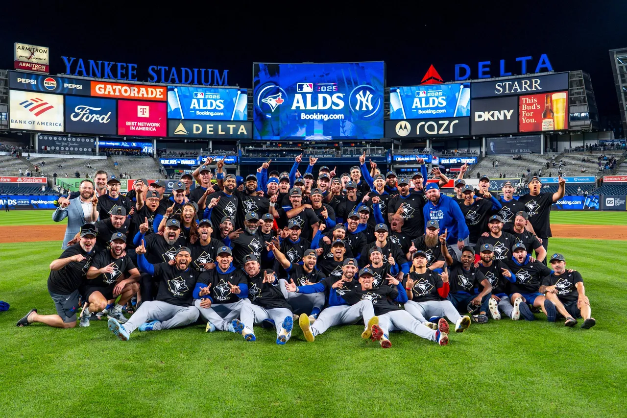 Los Yankees de Nueva York agotaron este miércoles todas las posibilidades de llegar a una segunda Serie Mundial por segundo año consecutivo al caer por 2-5 ante los Azulejos