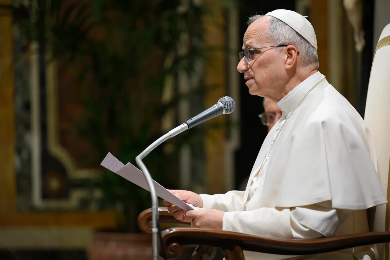 Papa León XIV en el Vaticano durante encuentro con jóvenes del Mediterráneo