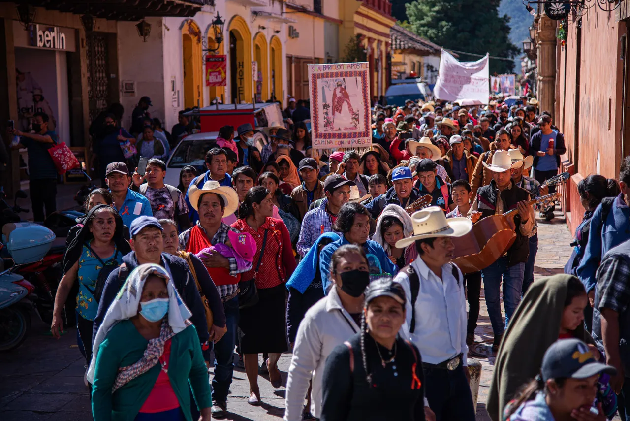 Indígenas marchan contra la violencia y megaproyectos en el sur de México