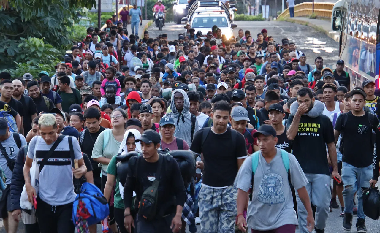 Primera caravana migrante en gobierno de Sheinbaum parte de Tapachula a Ciudad de México