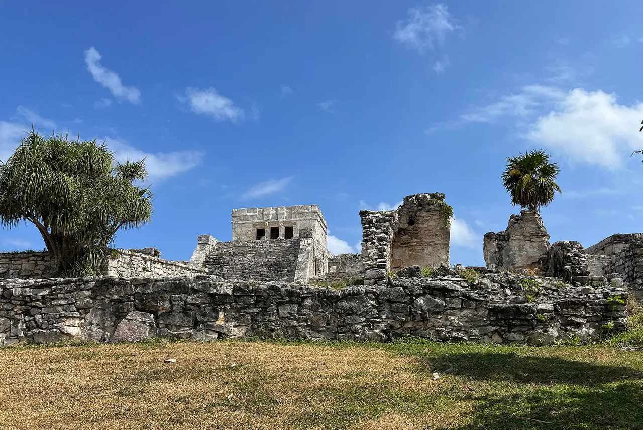 Arqueólogos mexicanos indagan el misterio de una cueva en la ciudad prehispánica de Tulum