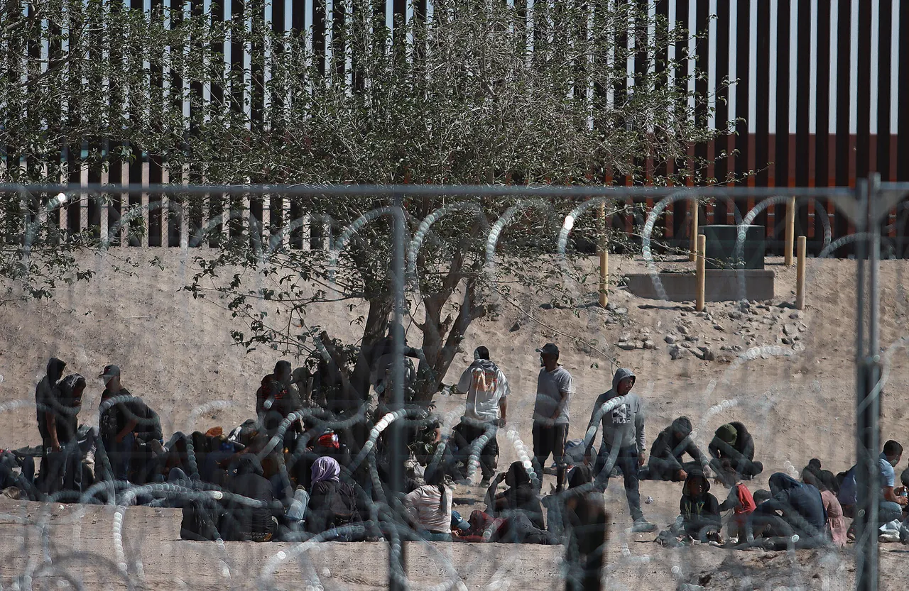Unos 400 migrantes cruzan por la fuerza a Estados Unidos desde Ciudad Juárez