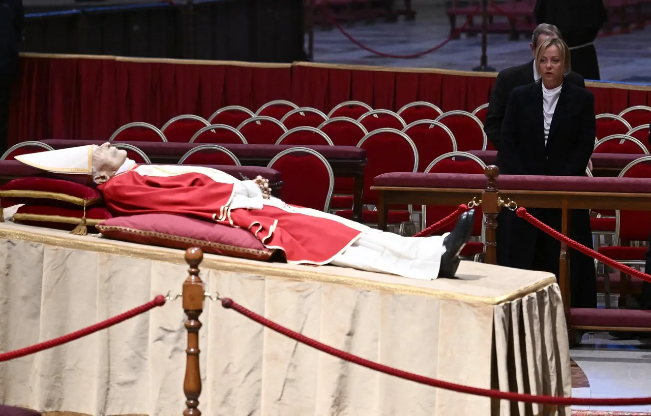 Capilla ardiente de Benedicto XVI