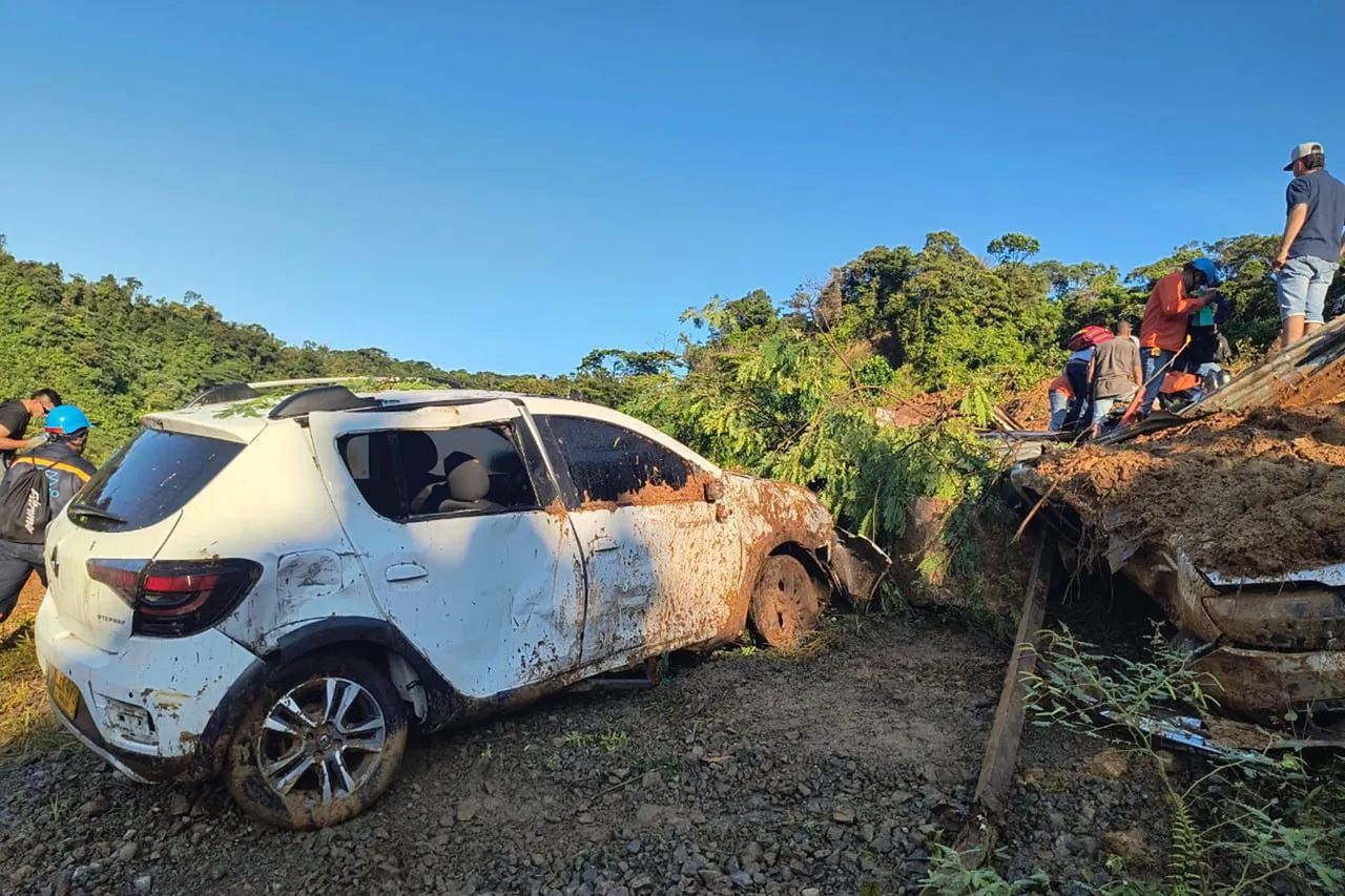 Ya son 33 fallecidos por derrumbes en una carretera del departamento colombiano del Chocó