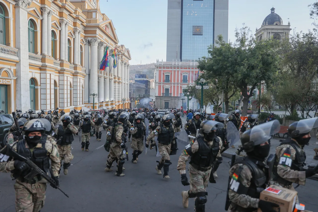 Militares se retiran de la sede del Ejecutivo de Bolivia tras &#8220;intento de golpe de Estado&#8221;