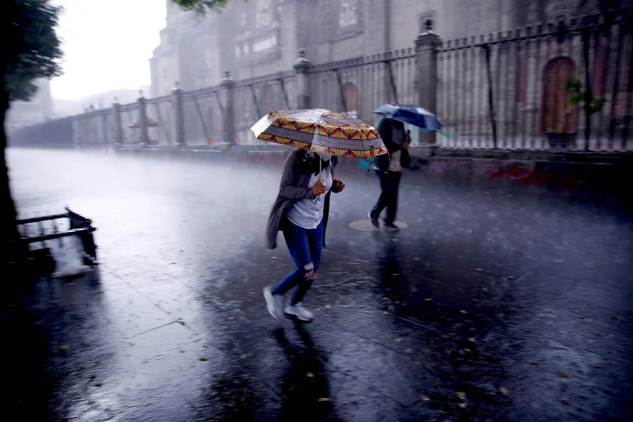Activan Alerta Naranja en CDMX por lluvias fuertes y posible granizo