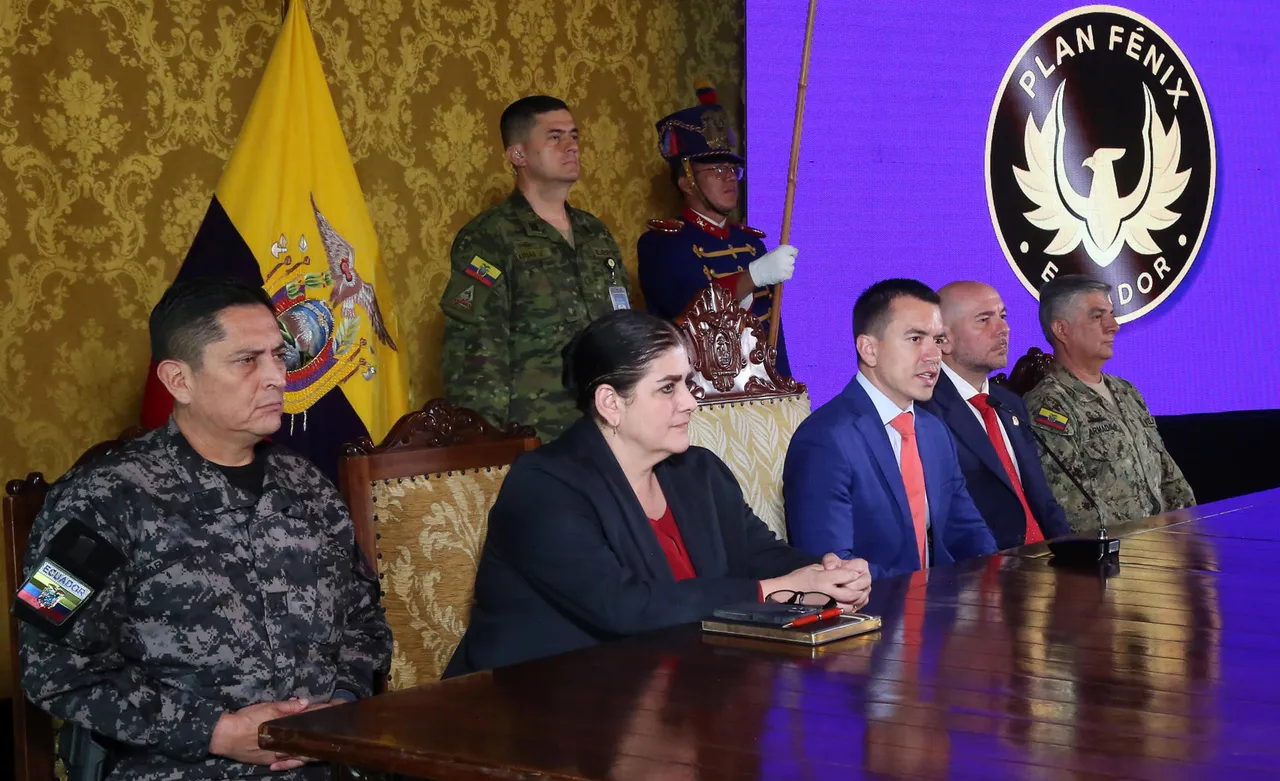 Noboa presenta diseños de nuevas prisiones de Ecuador mientras siguen motines y violencia