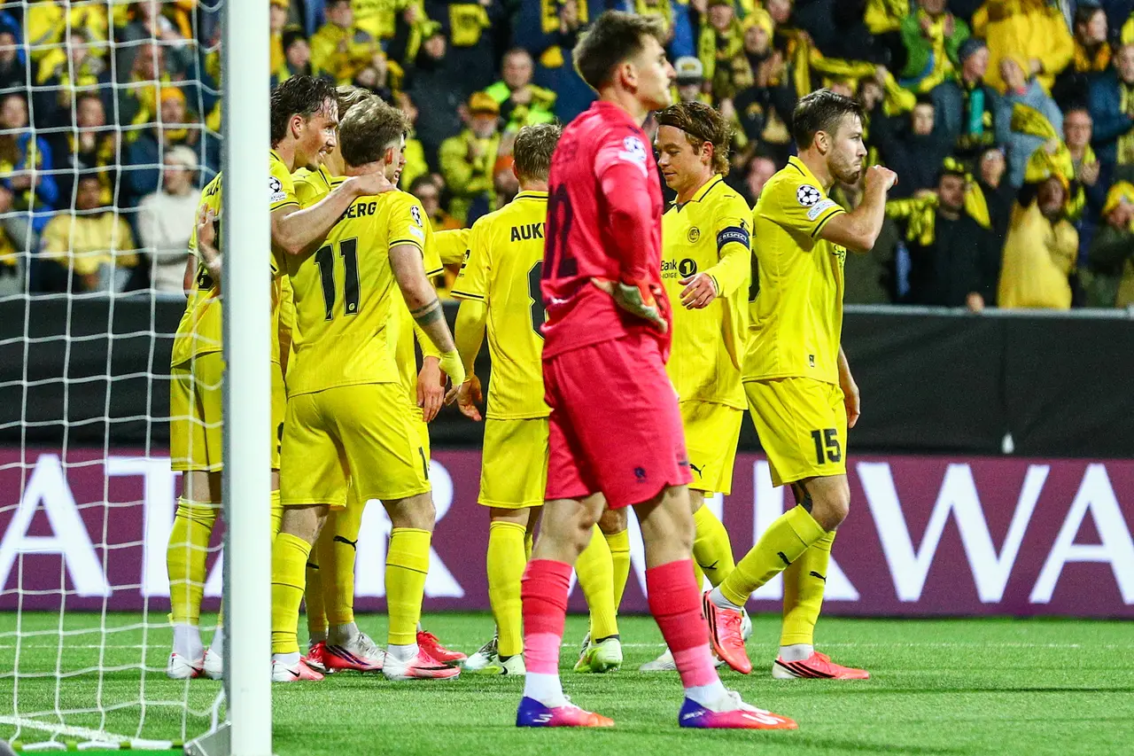 Los jugadores del Bodo/Glimt celebran el tercer gol, que significó el 3-0, durante el partido de vuelta de los playoffs de la UEFA Champions League entre el Bodo/Glimt y el NEC Nijmegen, disputado en Bodø.