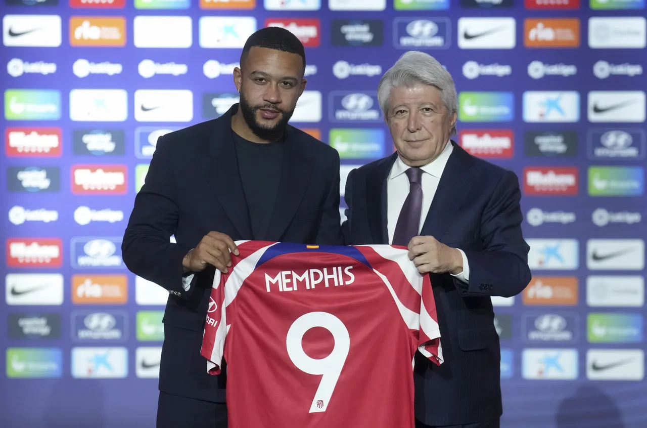 PRESENTACIÓN MEMPHIS DEPAY