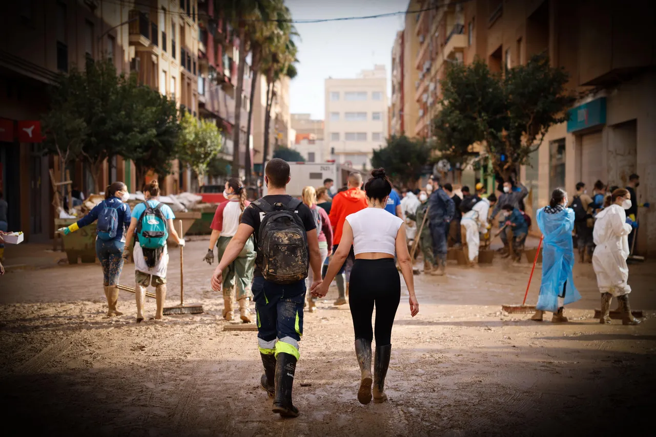 Valencia afronta el fin de semana con el reto de avanzar en la recuperación de la zona cero de la dana