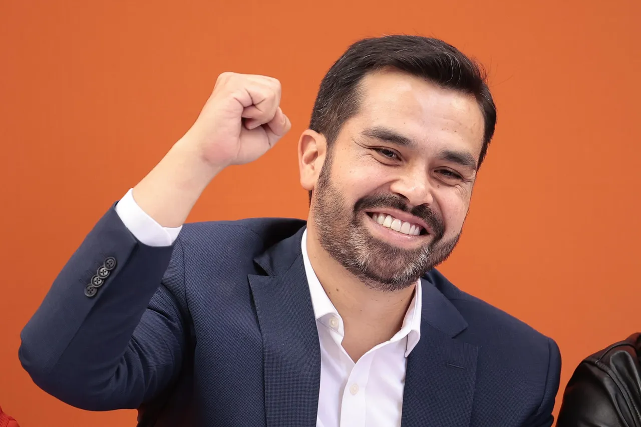 Jorge Álvarez Máynez se registra como el presidenciable de Movimiento Ciudadano en México