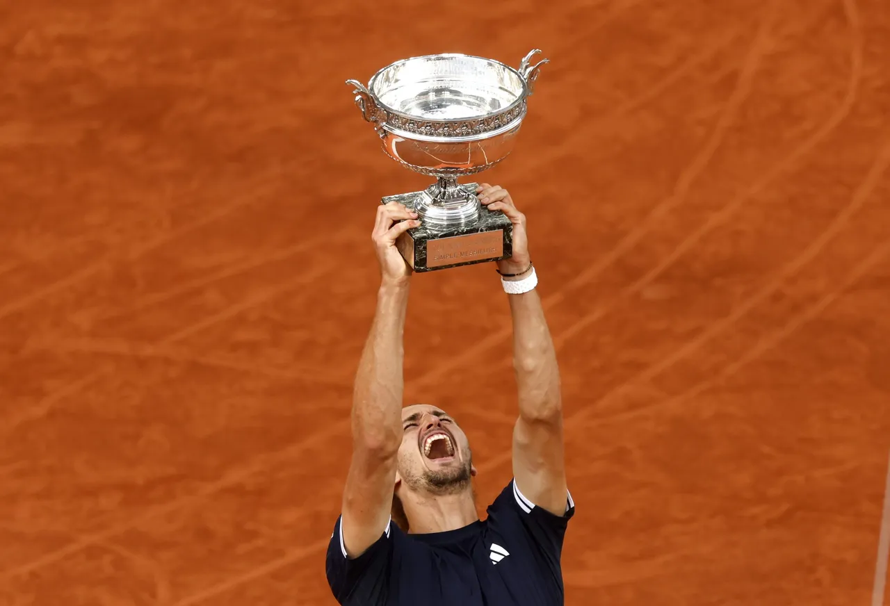 A la cuarta fue la vencida para el alemán Alexander Zverev, que a sus 29 años sumó su primer título de Grand Slam tras firmar una trabajada victoria en la final