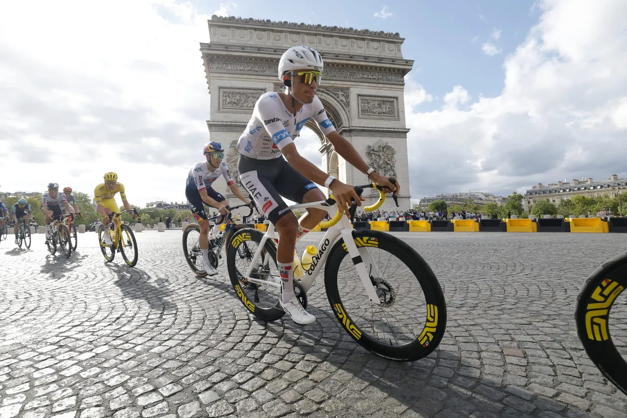 Isaac del Toro escribió una página inolvidable para el deporte mexicano al completar una actuación histórica en el Tour de Francia 2026
