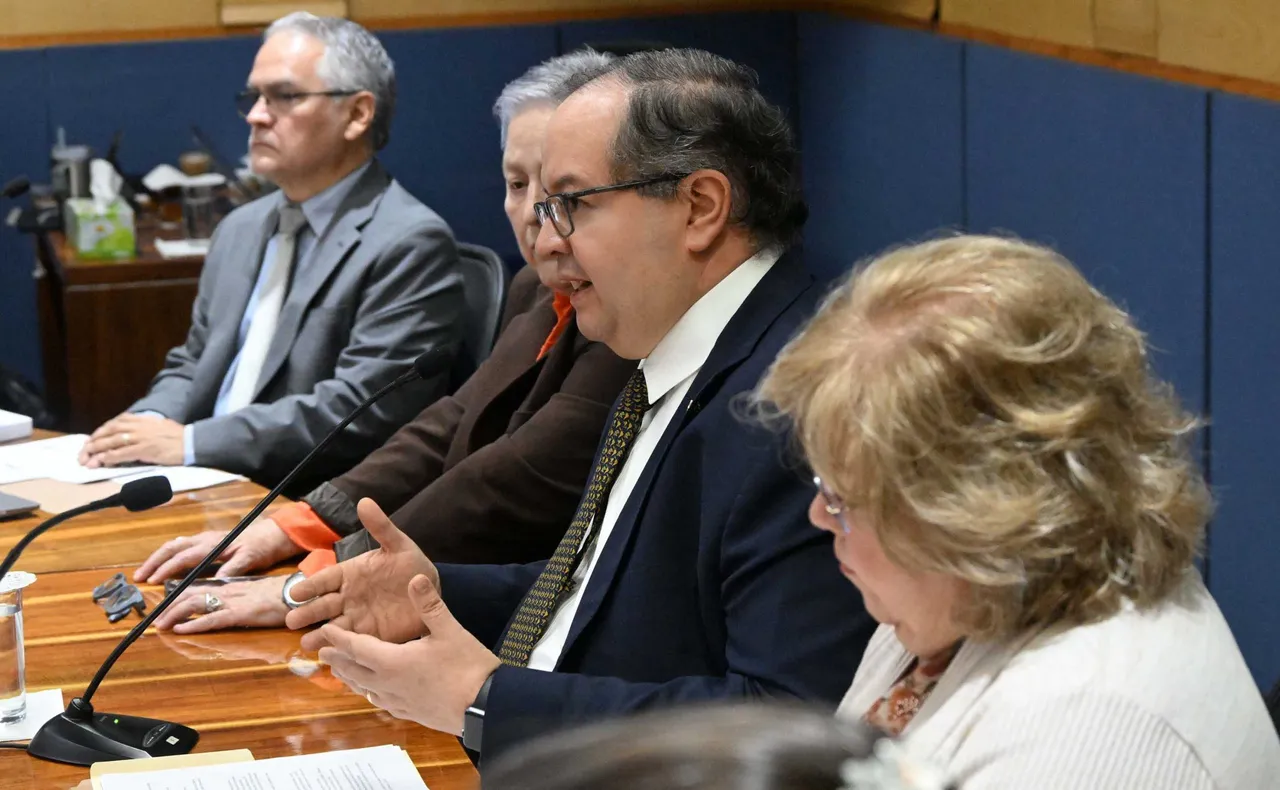 El rector de la UNAM, Leonardo Lomelí Vanegas, durante su reunión con la Comisión Especial de Seguridad del Consejo Universitario.